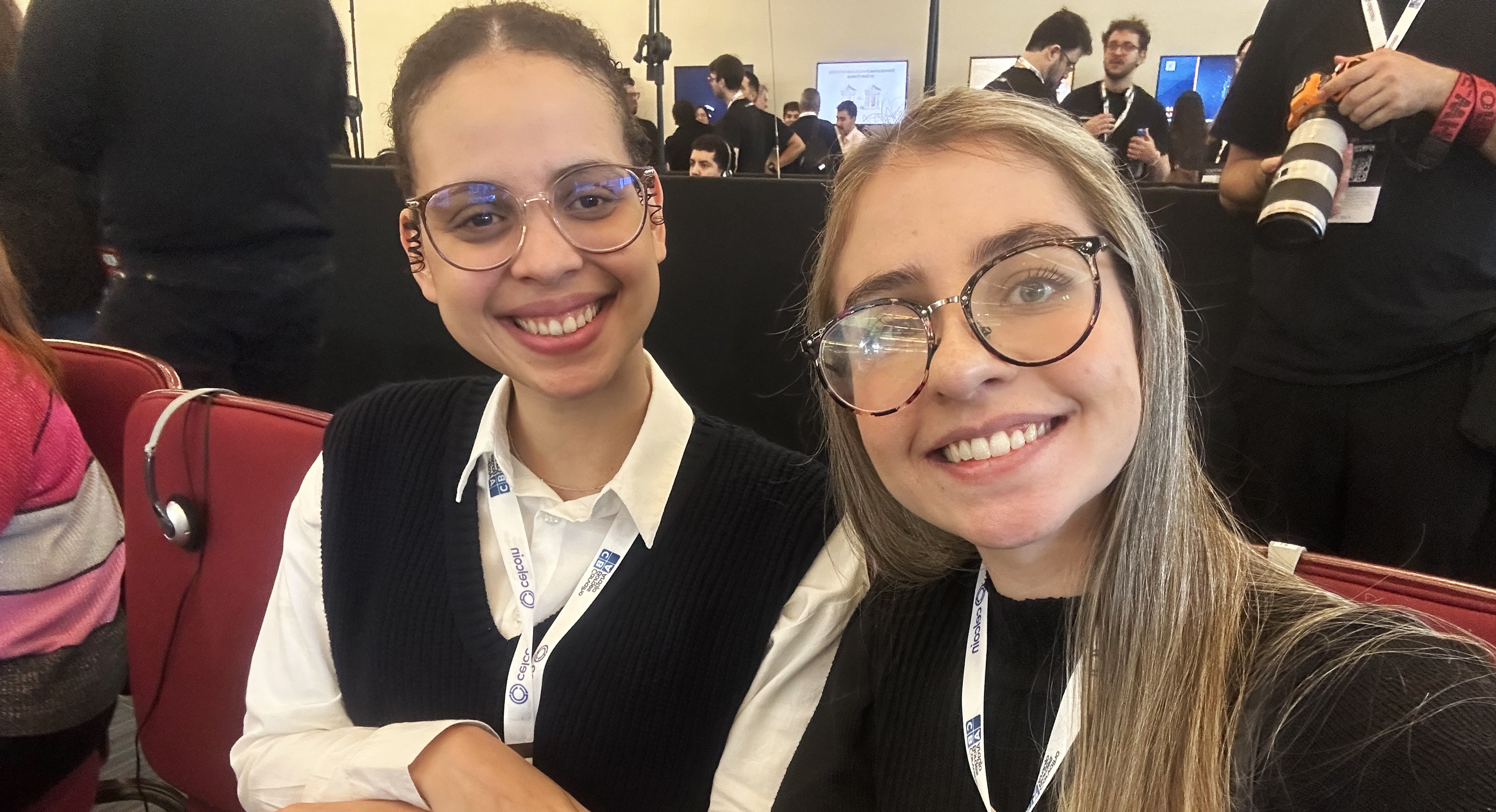 Alice e Taís em evento